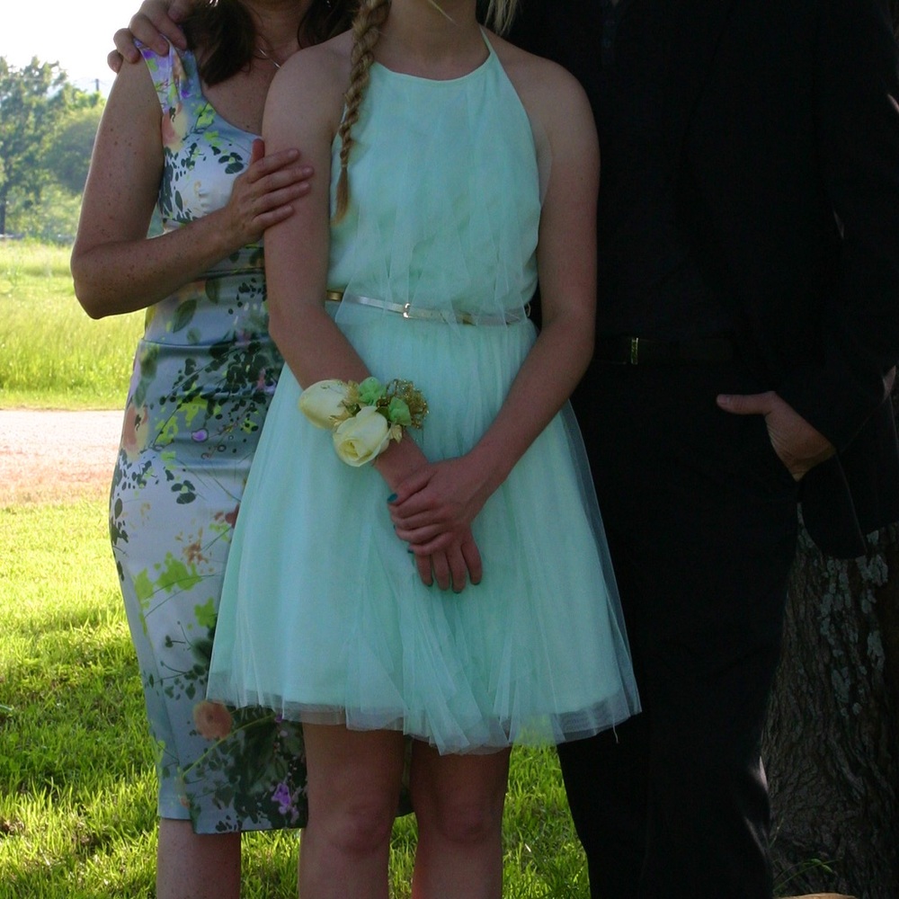 Semi-Backless Dress - Picture 4 of 4
